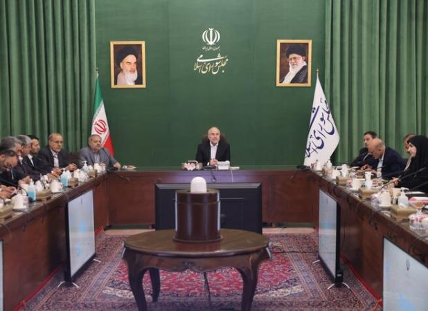 دیدار رئیس مجلس با جمعی از معلمان نمونه کشوری