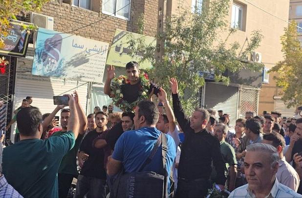قدرشناسی مشهدی ها از یک قهرمان