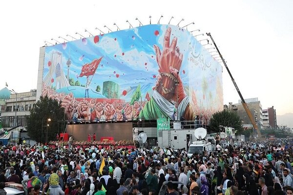 دستی که همپای رعیت بیل می‌زد