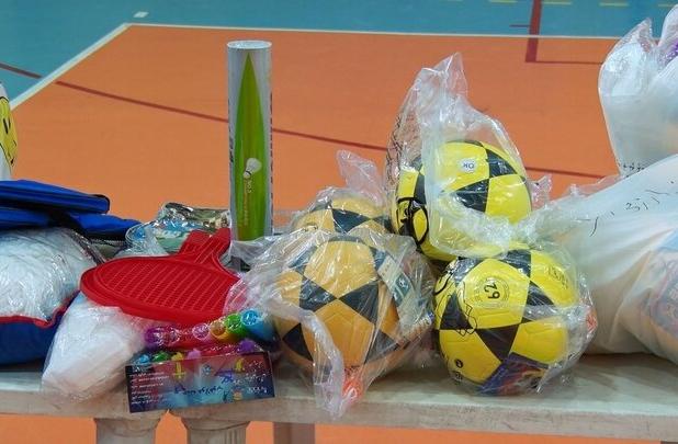 تجهیزات ورزشی در مدارس کم‌برخوردار خرمشهر توزیع شد