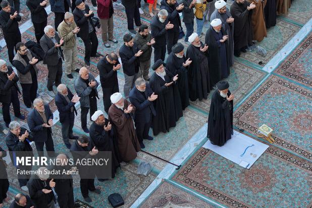 نماز باران در آستان مسجد جمکران اقامه شد