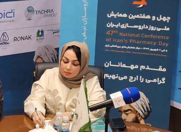 اعطای نشان عالی به مفاخر داروسازی