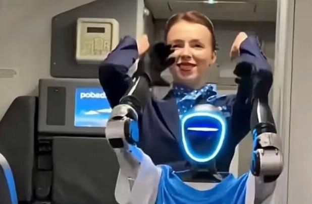 روبات انسان نما مهماندار هواپیمای روسی شد