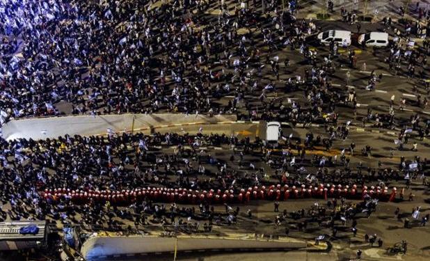حمله پلیس اسرائیل به تظاهرات کنندگان با بمب صوتی
