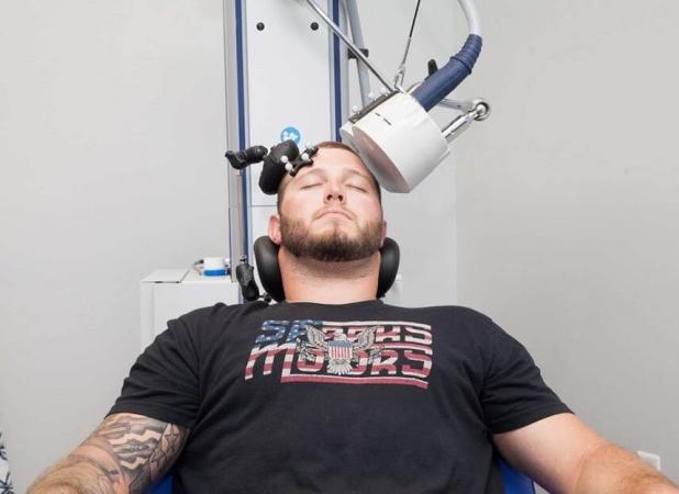 مرکز rTMS | راهی علمی و بدون درد برای تحریک مغناطیسی مغز