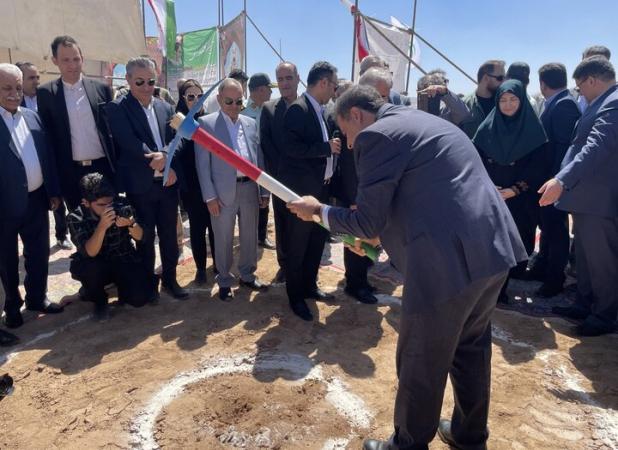 آئین کلنگ‌زنی بزرگترین نیروگاه خورشیدی چهارمحال و بختیاری