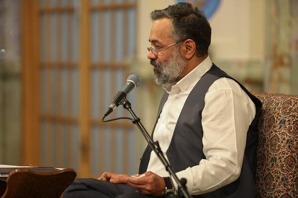 محمود کریمی دعای کمیل احیای شب نیمه شعبان مسجد جمکران را قرائت می کند