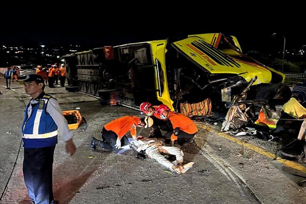 ۱۵ کشته و ۱۹ زخمی در تصادف اتوبوس در شهر سمارانگ اندونزی