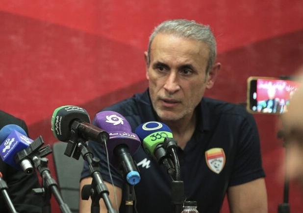 گل‌محمدی: باشگاه تهیه بلیت را برای هواداران تسهیل کند/ آرزویم این است ۱۱ بازیکن اصلی فولاد بومی و جوان باشند