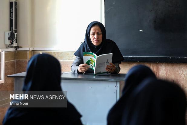 ۹۵۰۰ معلم در فرآیند انتخاب معلمان نمونه قم ارزیابی شدند