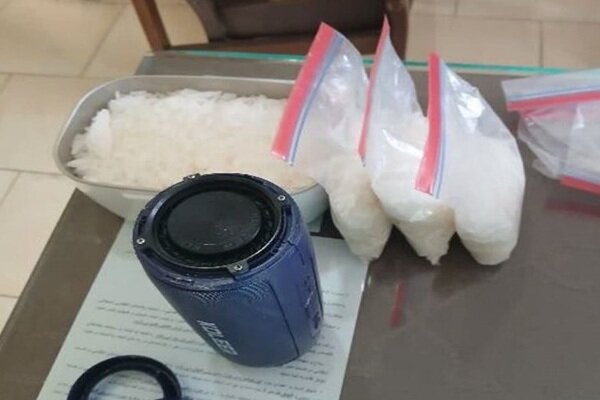 کشف ۲ کیلو شیشه از مسافر قطار در ایستگاه راه‌آهن رازی