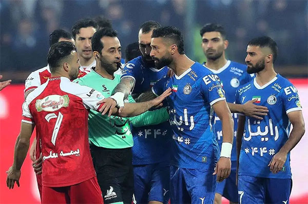 مجوز حرفه‌ای استقلال، پرسپولیسی‌ها را شاکی کرد