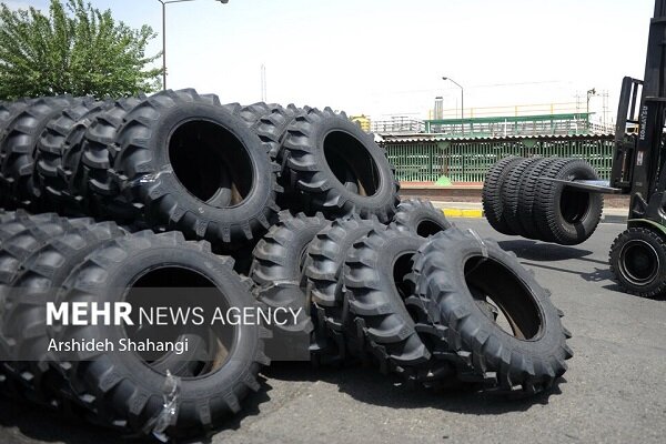 سرهنگ رسولیان: ۲۷۰ حلقه لاستیک خارجی قاچاق در مهاباد توقیف شد