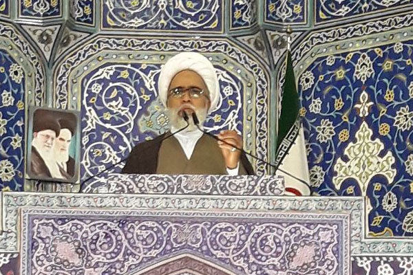 امام جمعه کرمانشاه: تهدیدات آمریکا تکراری و ناشی از اشتباه محاسبات است