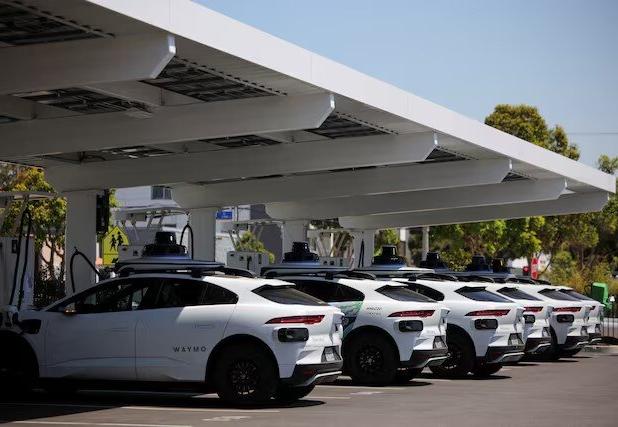 راه اندازی سرویس تاکسی روباتیک گوگل در سه شهر