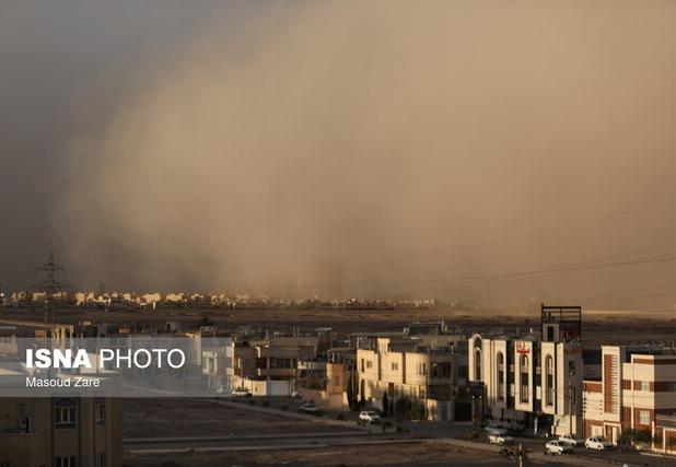 آسمان یزد در هجوم گردوخاک