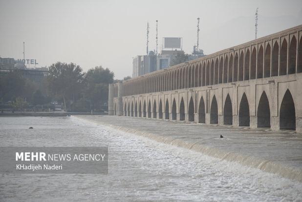 هوای اصفهان و زرین‌شهر آلوده است