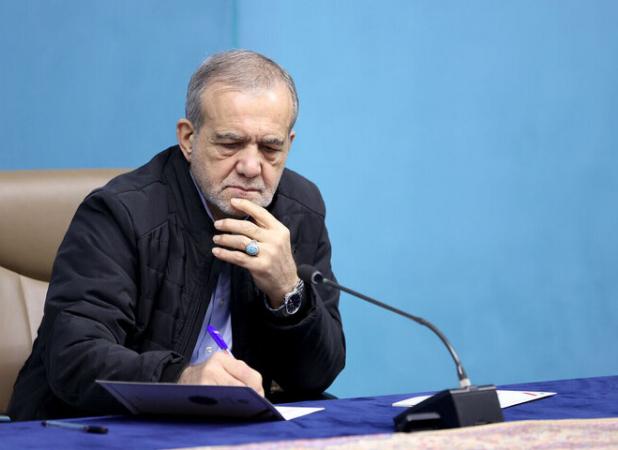 رئیس‌جمهور: با چاپ پول و وعده‌های بی‌پشتوانه تورم درست نمی‌کنیم