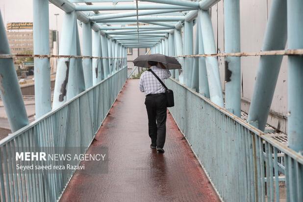 باد شدید و رگبار و رعدوبرق اصفهان را فرا می‌گیرد