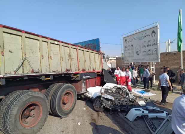 عابد: برخورد سواری با کامیون در جاده فسا به داراب ۴ کشته برجا گذاشت