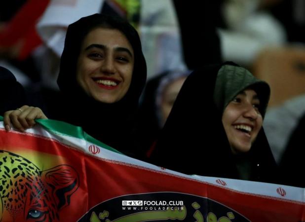 تصاویری از اولین حضور زنان اهوازی در ورزشگاه