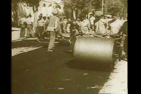 تصویر اولین خیابان آسفالت‌شده تهران در سال ۱۳۱۰