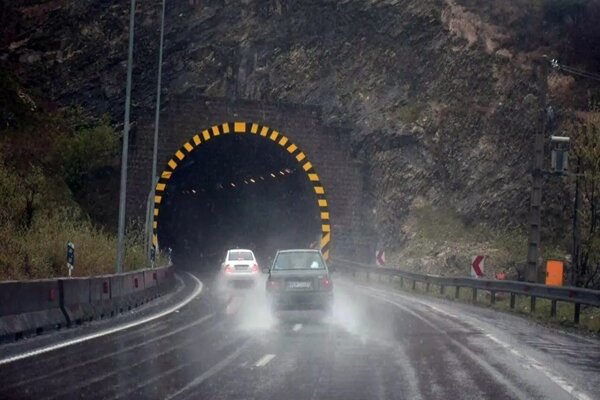 باران، گرد و خاک و ترافیک نیمه‌سنگین در جاده‌های کشور