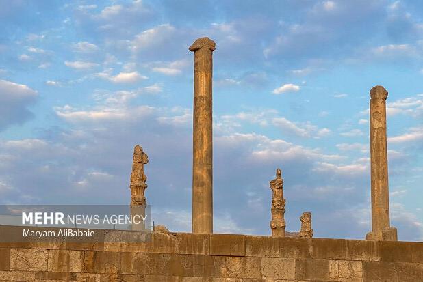هفتادوهفتمین سند مالکیت پایگاه میراث جهانی تخت‌جمشید صادر شد