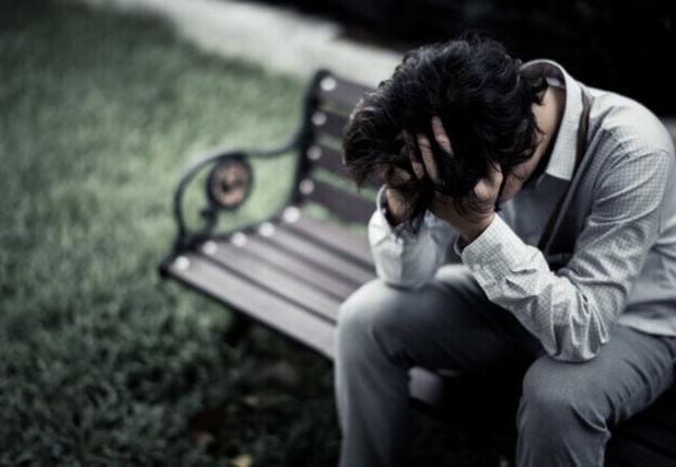 تاثیر پیچیدگی‌های زندگی مدرن بر فرسایش روانی و کاهش نشاط اجتماعی