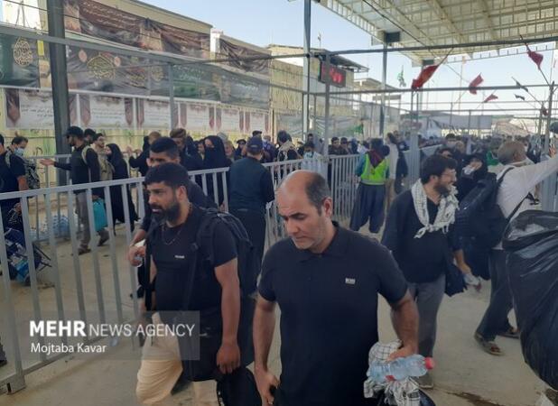 تردد روان زائران کربلا در مرز مهران طی ظهر پنجشنبه