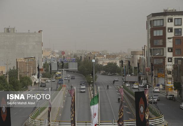 هوای قم در شرایط ناسالم/ گروه‌های حساس در خانه بمانند