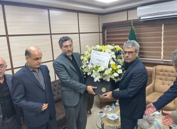 دیدار بقائی با تنها بازمانده از خانواده شهید حمله اسرائیل در آستانه اشرفیه