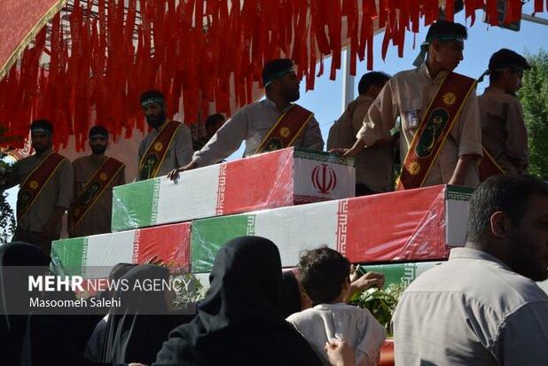 پیکر پاک ۱۴ شهید گمنام در بندرعباس تشییع شد