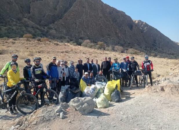 اجرای برنامه‌های فرهنگی و محیط ‌زیستی در ارتفاعات شیراز با مشارکت شهروندان