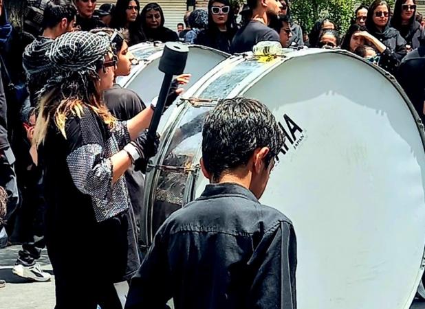دو قاب از حضور پررنگ دختران در دسته‌های زنجیرزنی