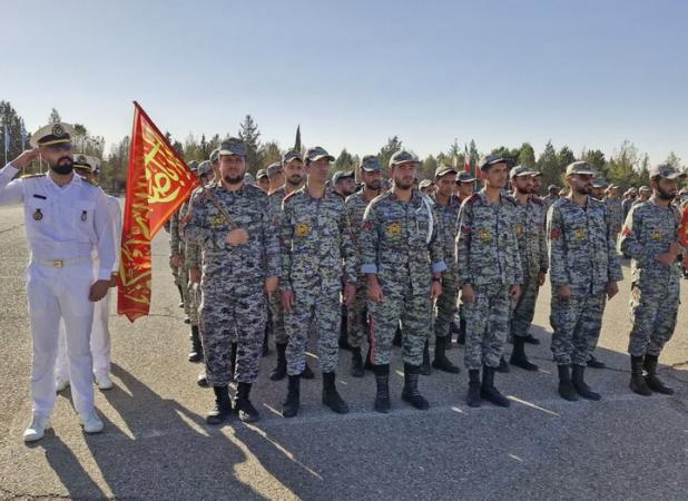 دشمن می خواهد با جنگ ترکیبی ملت ایران را از انقلاب دور کند