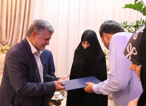 دیدار «امانی» با خانواده سرلشکر شهید شادمانی