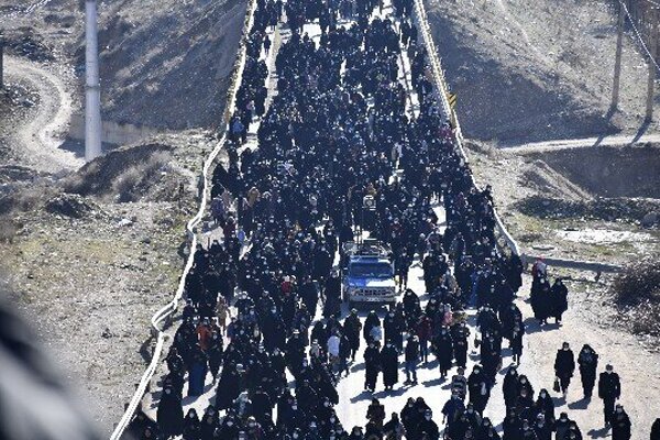 خیل عظیم عزادارن یاسوجی در پیاده‌روی حرم تا حرم و تشییع شهدای خوش‌نام