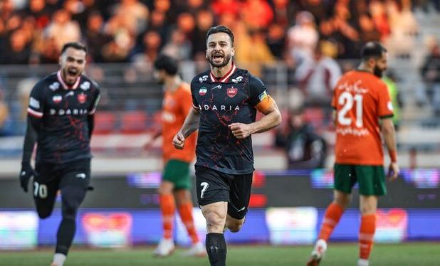 صدر جدول قرمز شد/ توقف بدموقع تراکتور مقابل شمس آذر