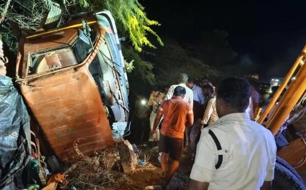 ۱۰ کشته و ۲۰ زخمی در پی برخورد دو اتوبوس در تامیل نادو هند