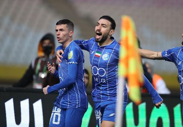 رستگاری استقلال مقابل سپاهان در دقایق پایانی/ ساپینتو مهم‌ترین بازی را برد