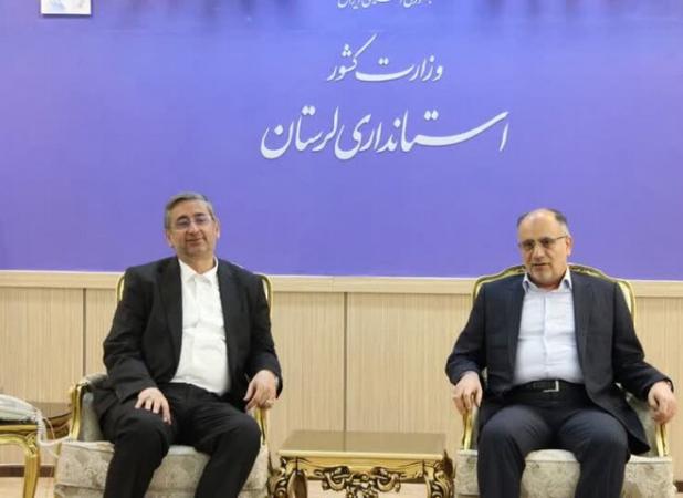 آشنایی با مفاخر می‌تواند برای جوانان الهام‌بخش و تشویق‌کننده باشد