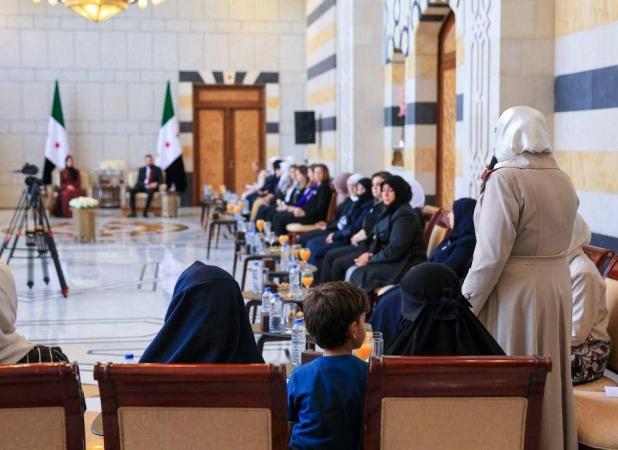 قاب متفاوت از جولانی و همسرش در یک مراسم