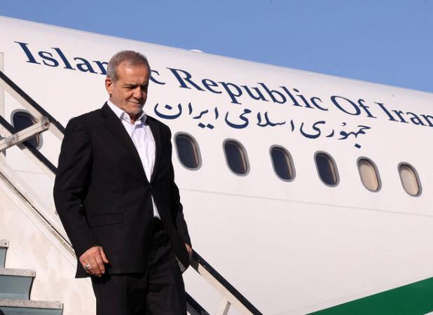 ⁠ رئیس‌جمهور وارد بندرعباس شد