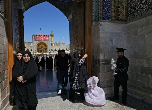 تشرف به حرم مطهر امام رضا (ع) در چهارشنبه های زیارتی
