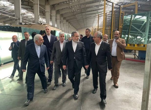 بازدید عراقچی از کارخانه شیشه آذر