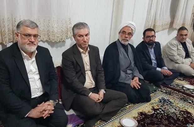 سفر معتمدیان به پاکدشت با ادای احترام به خانواده شهید مرادی آغاز شد