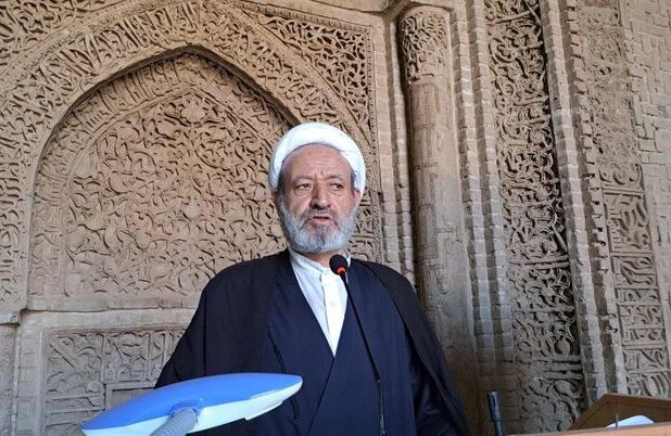 خطیب جمعه اردستان: خبرنگاران زبان گویای جامعه هستند