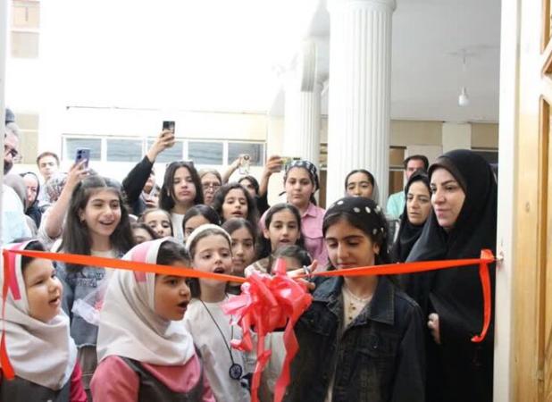 نمایشگاه نقاشی گروهی «کودک خیال رنگ» در خرم‌آباد افتتاح شد