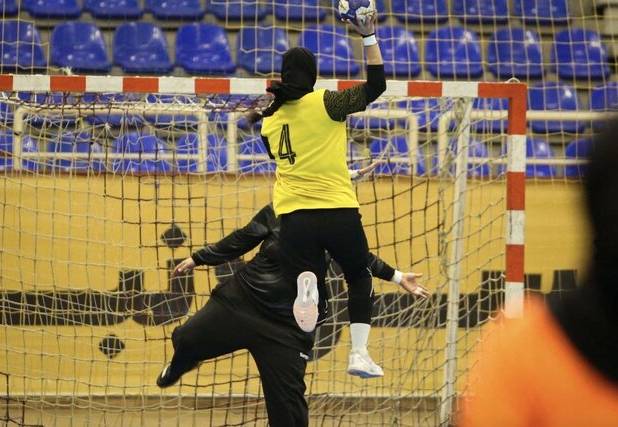 شهرآورد هندبال زنان اصفهان در نقطه اوج/ سپاهان بدون شکست مقابل نامی‌نویِ جاه‌طلب